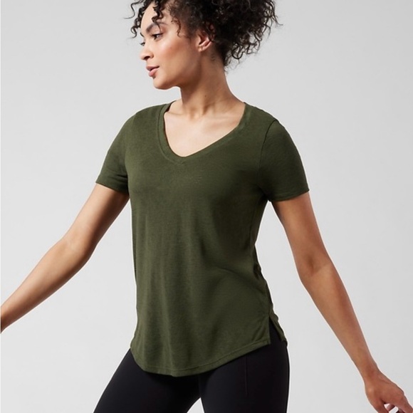Athleta Tops - ATHLETA 💚 Breezy Scoop VNeck Tee